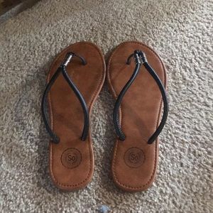3 for 6 deal /So flip flops